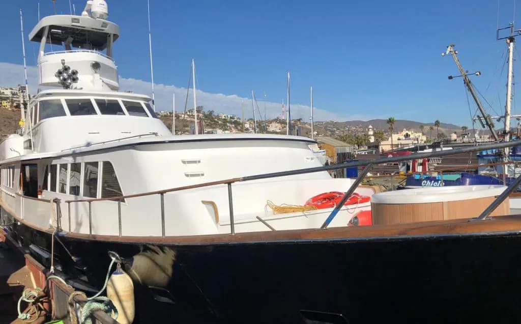 The Nautilus Gallant Lady Liveaboard at dock