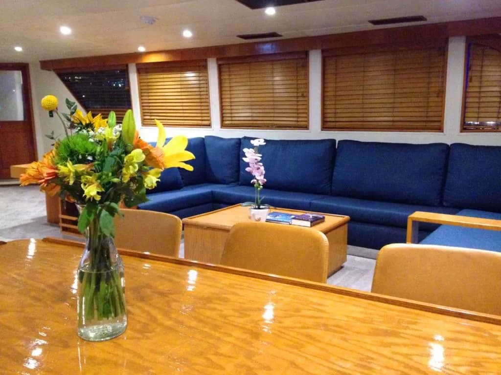 Nautilus Gallant Lady Liveaboard lounge interior