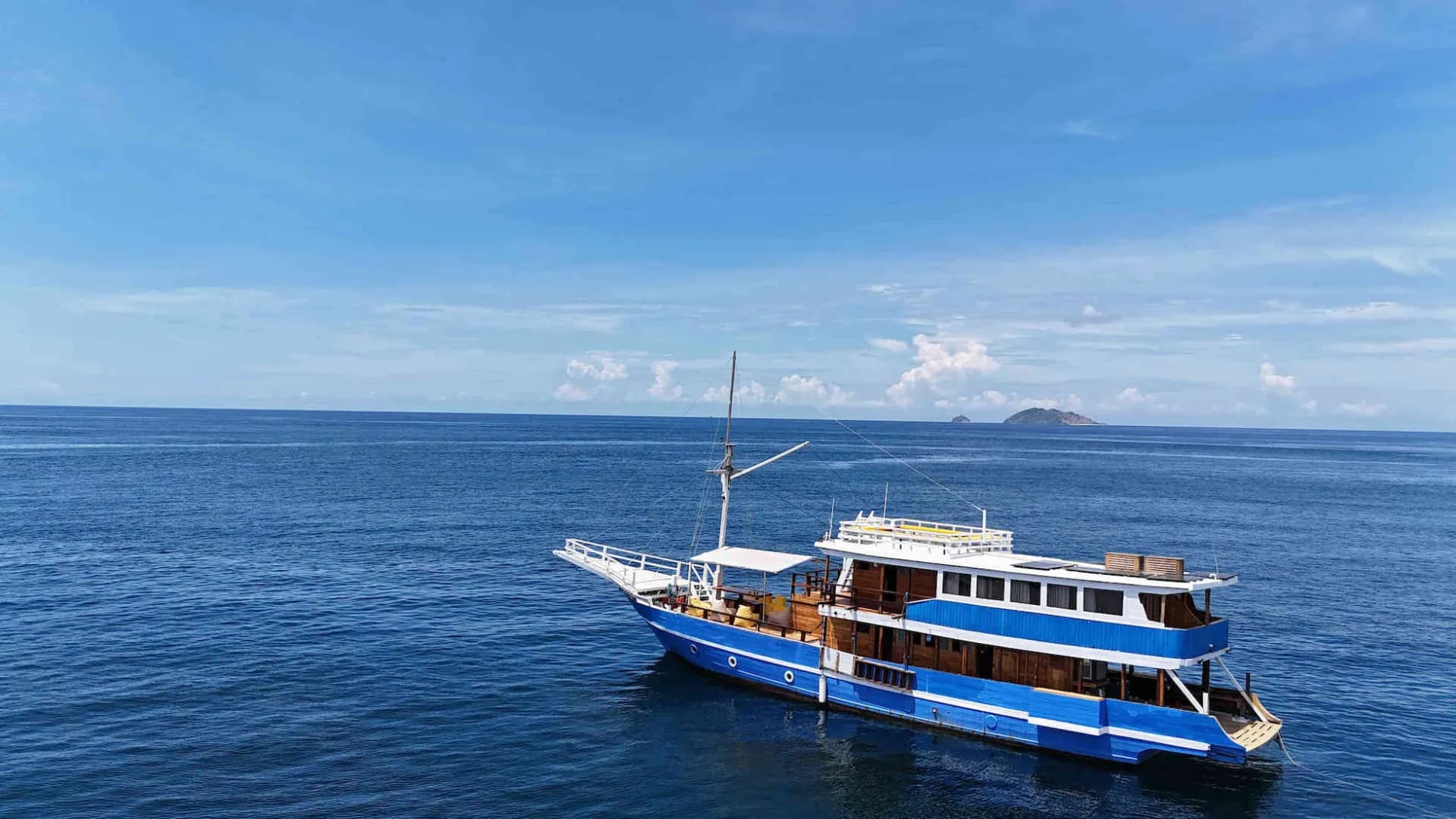 The Shenron on the water