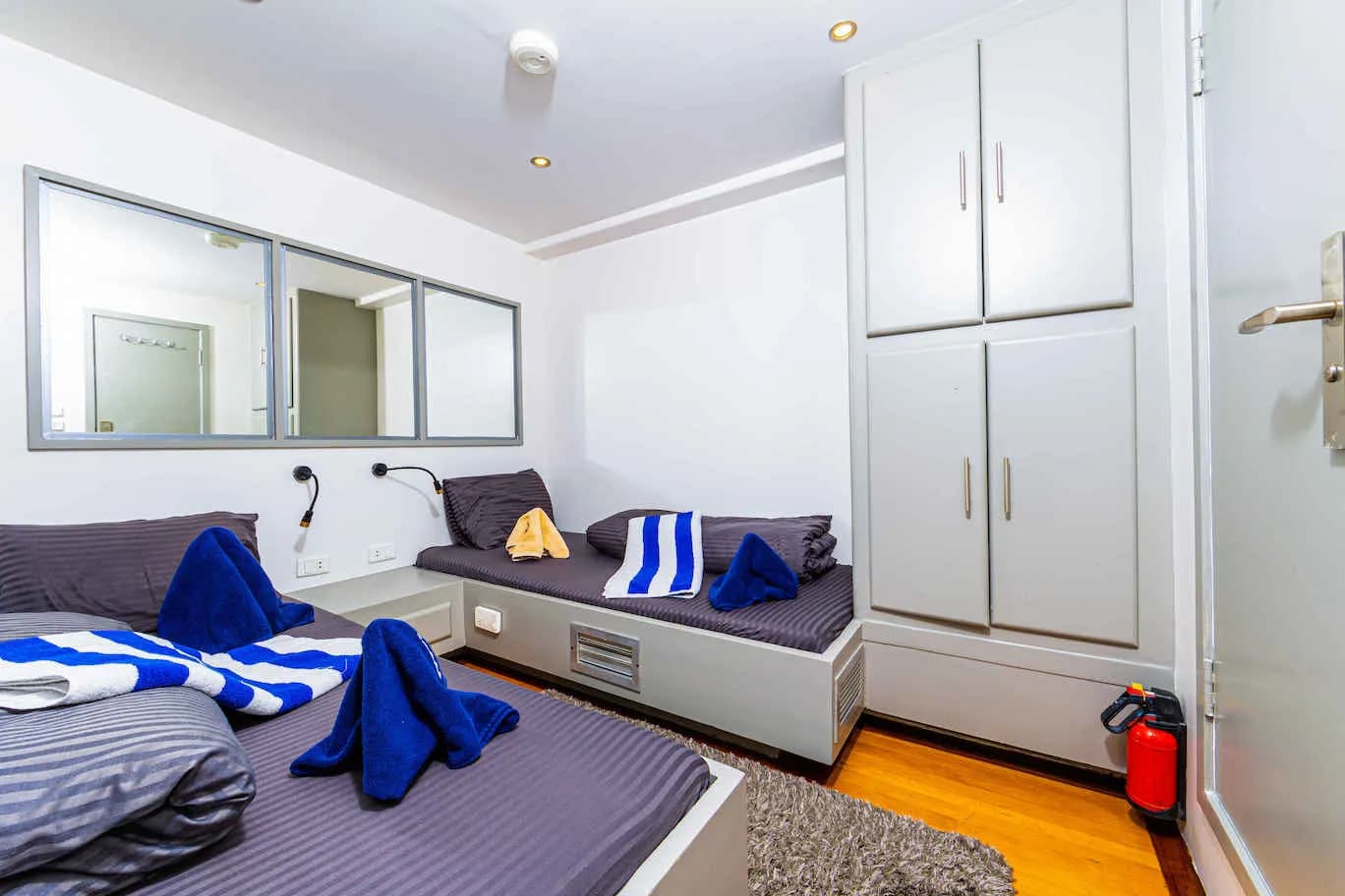 Twin cabins with windows and mirros