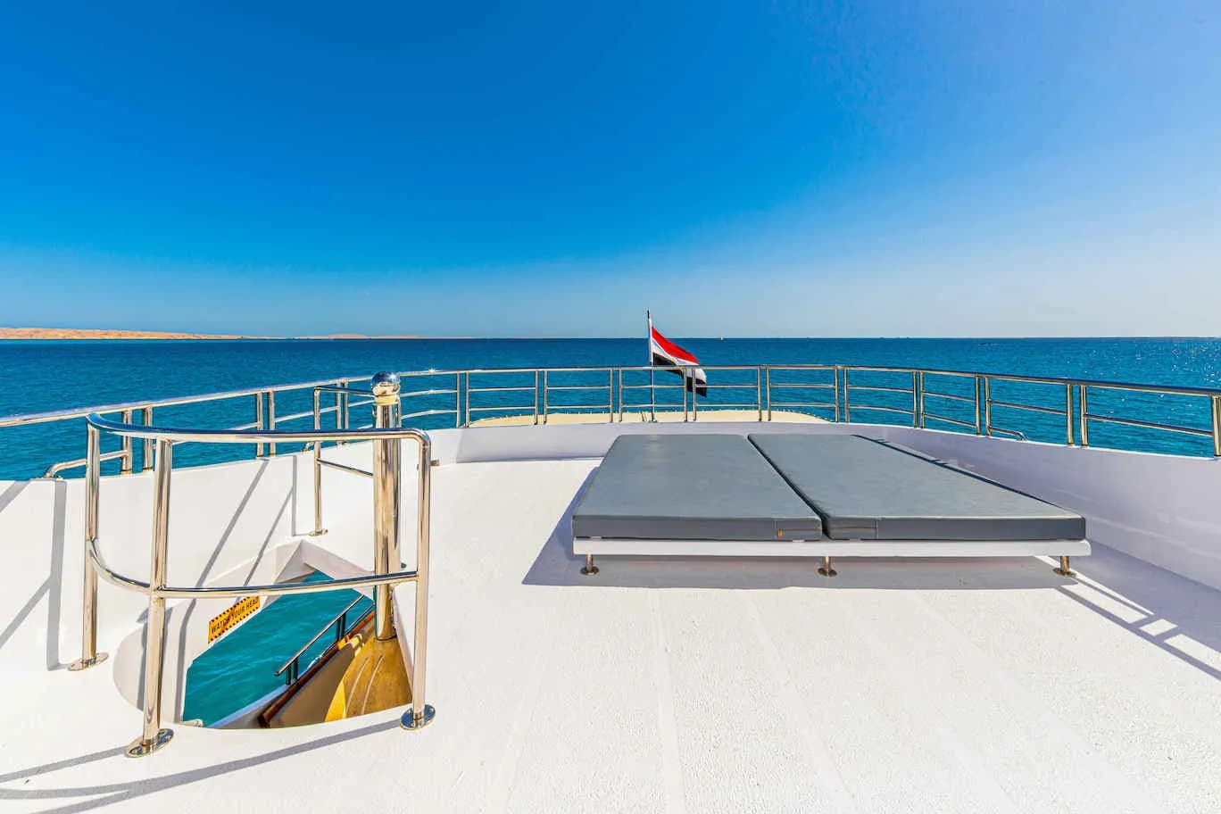 Sundeck with areas to lie down