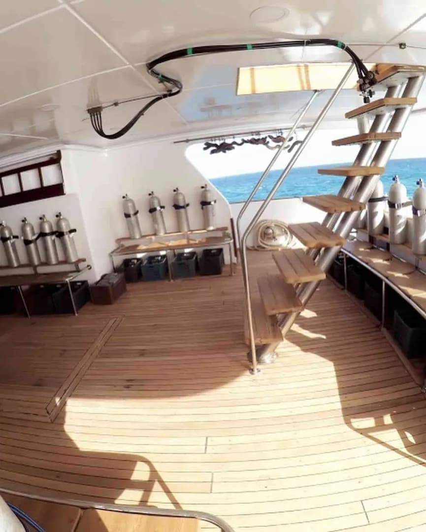 Dive deck