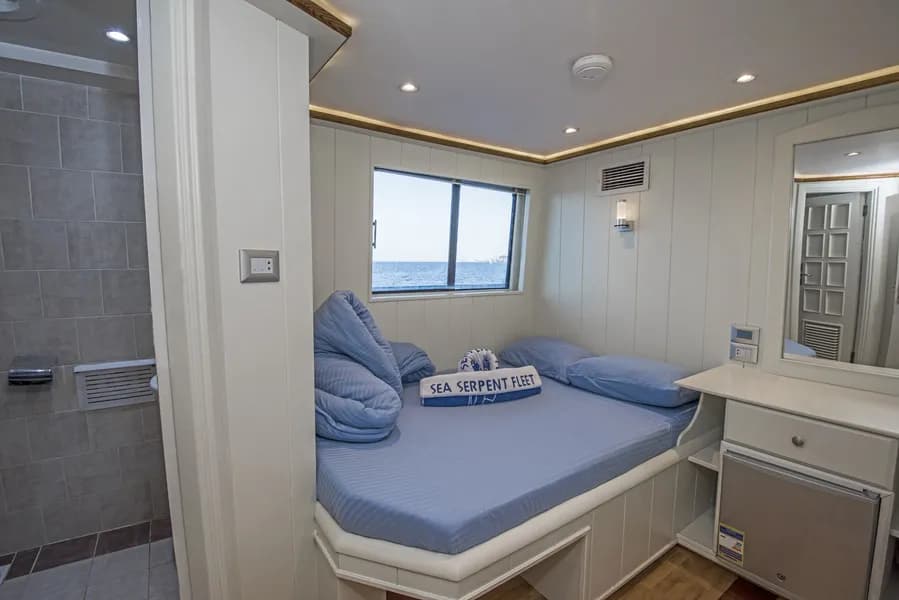 Double cabin with large windows and an ensuite bathroom
