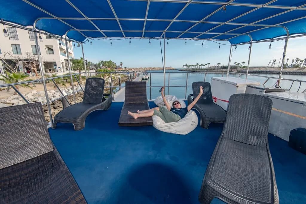 Quino El Guardian liveaboard deck