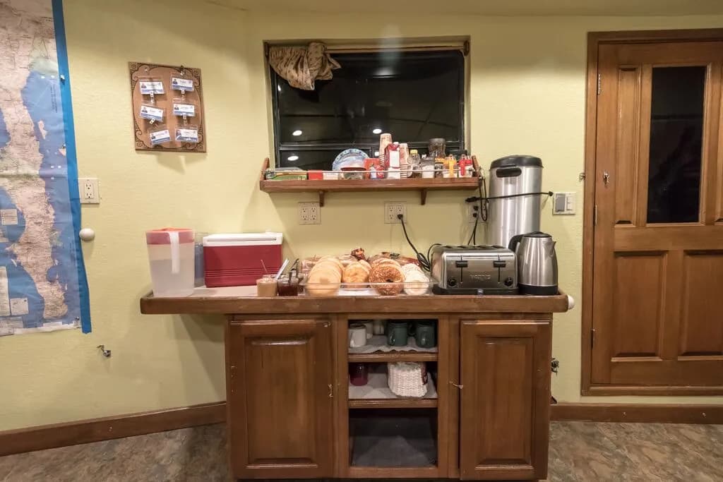 Quino El Guardian Liveaboard Dining