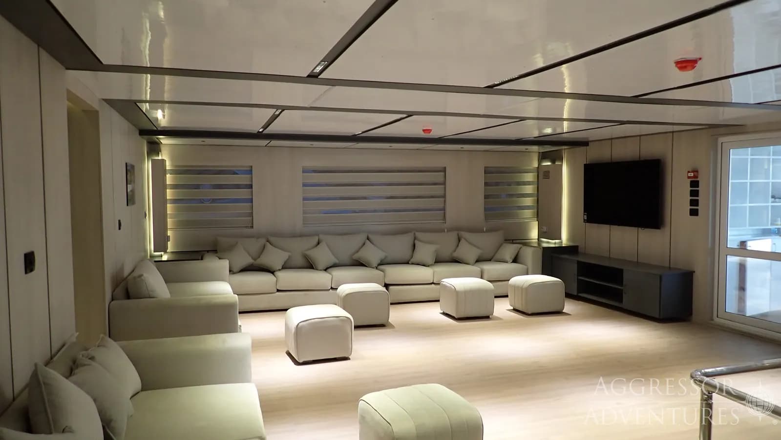 Red Sea Aggressor V Lounge