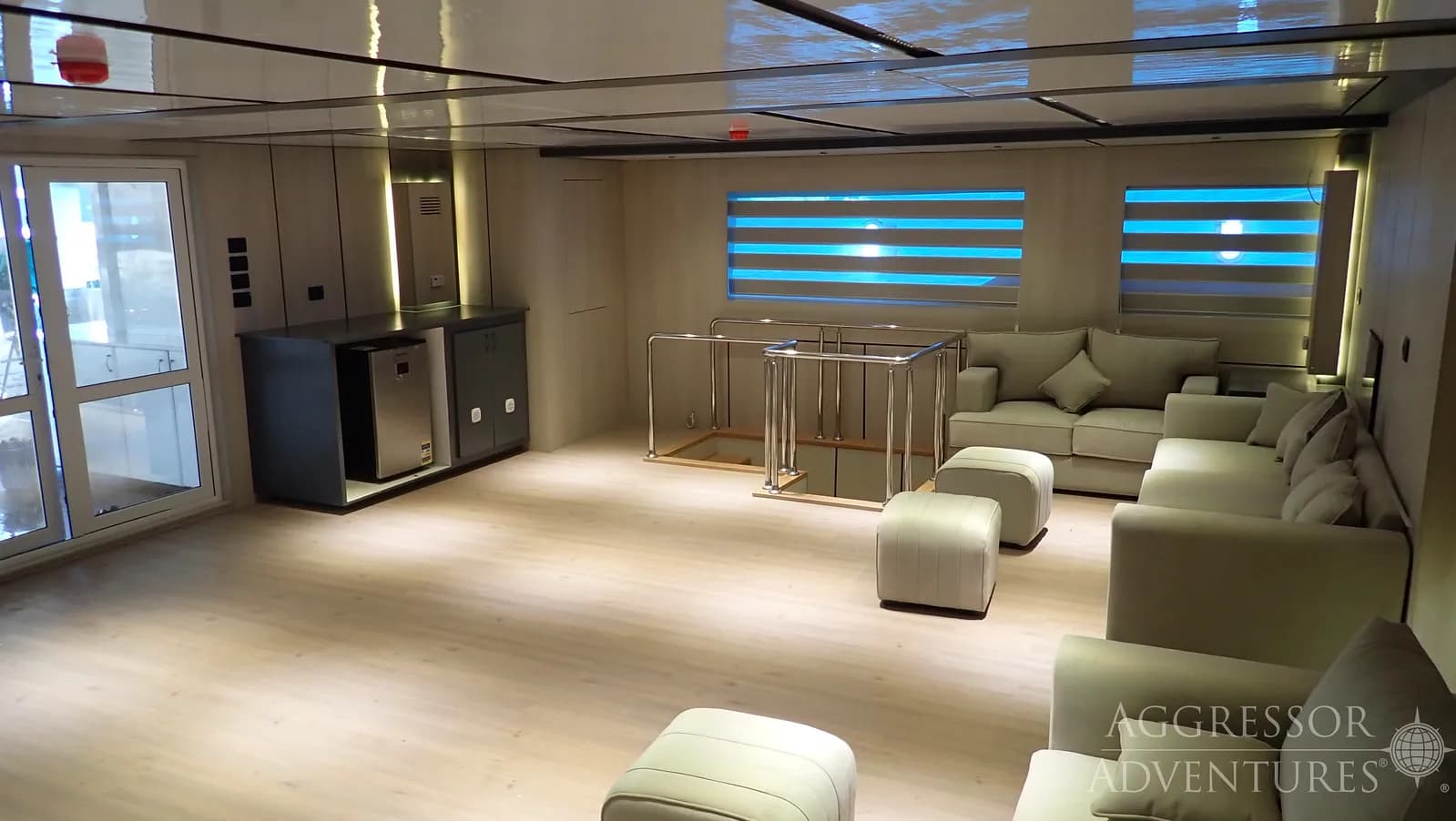 Red Sea Aggressor V Lounge