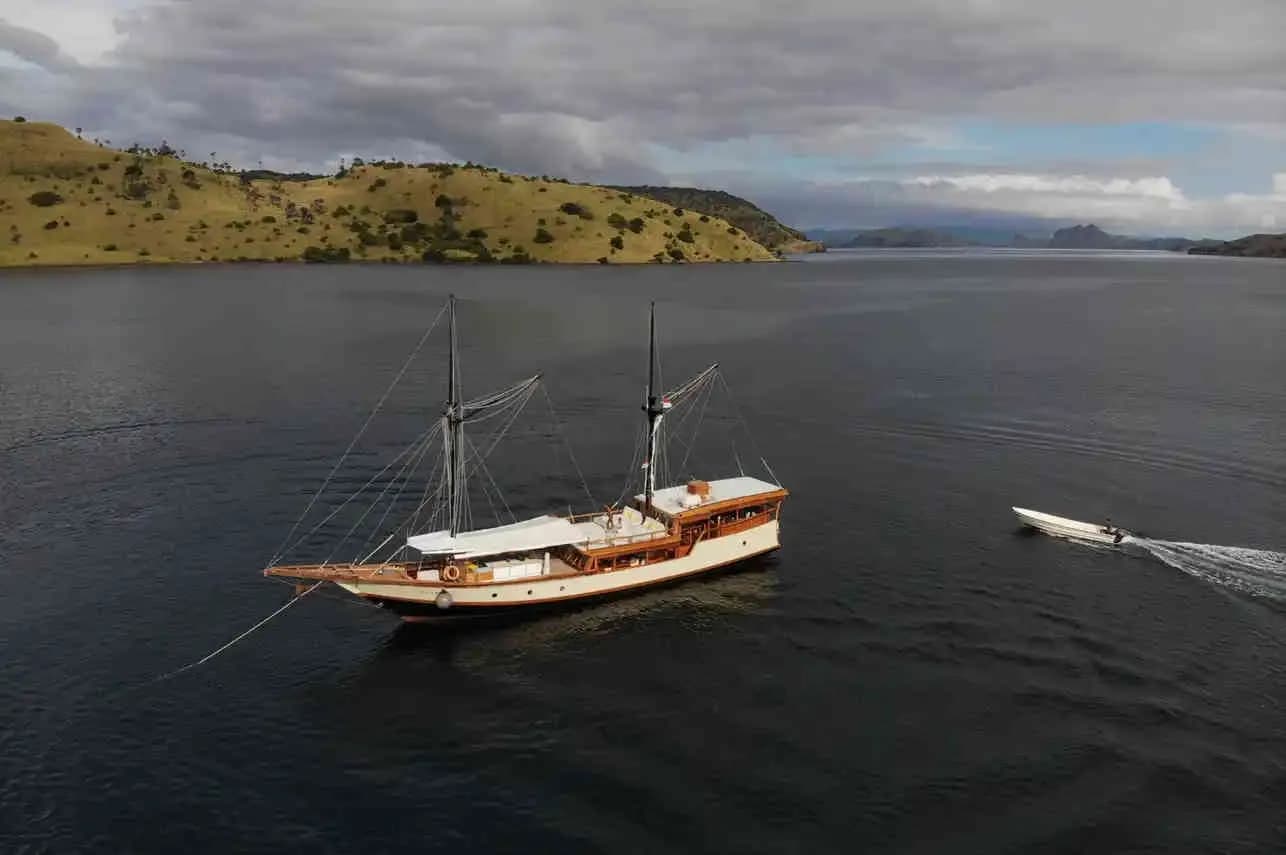 Samara II Liveaboard exterior