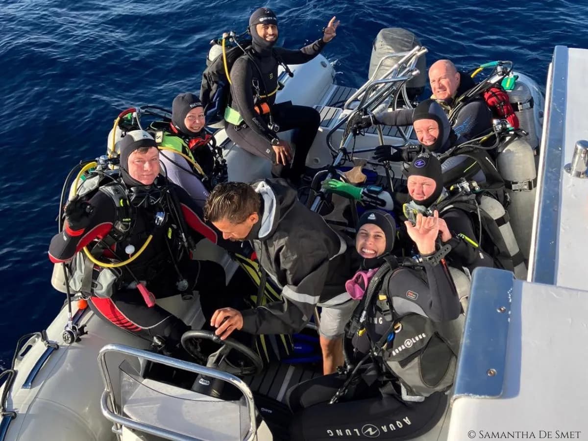 Divers on the tender