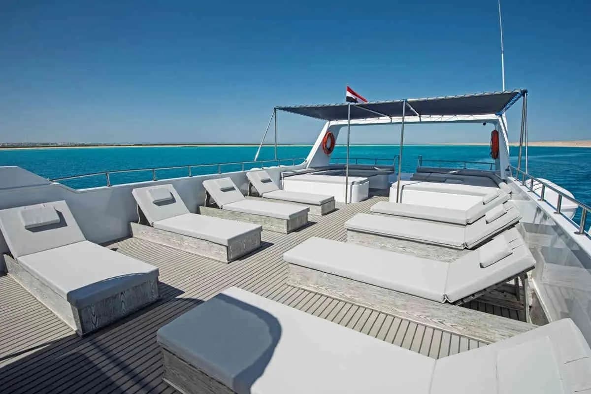 Sundeck with sunbeds