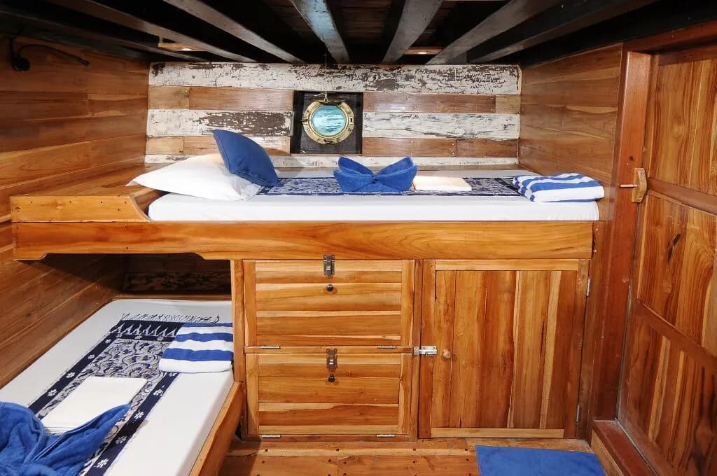 Spacious cabin with two beds