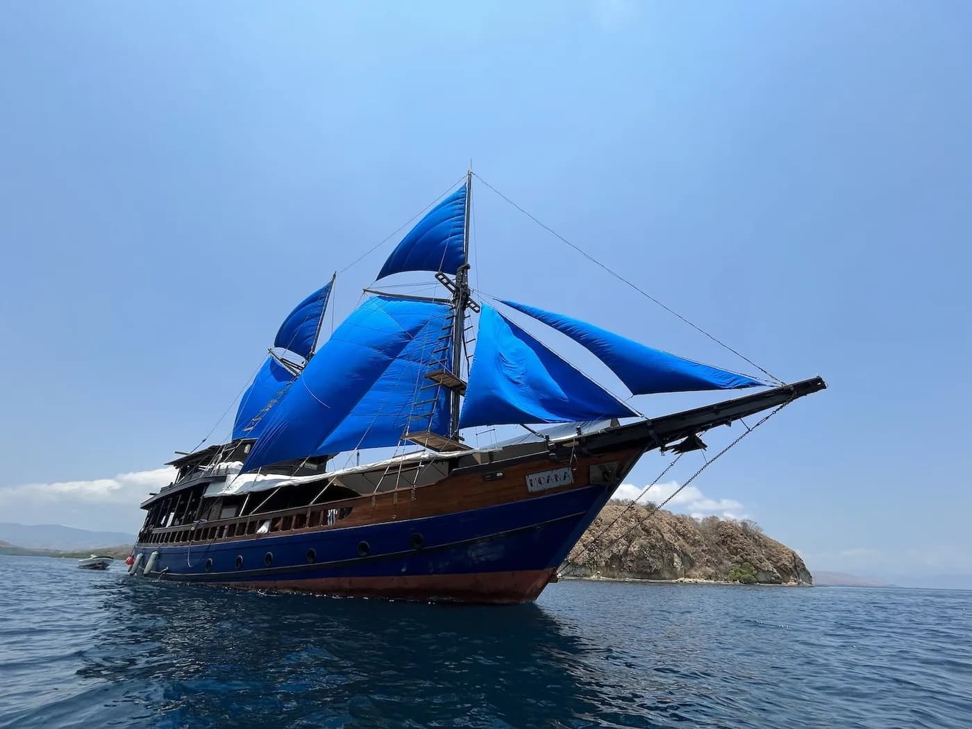 Moana Liveaboard sailing the seas