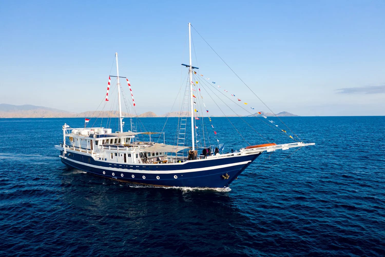 seahorse liveaboard aerial view of exterior