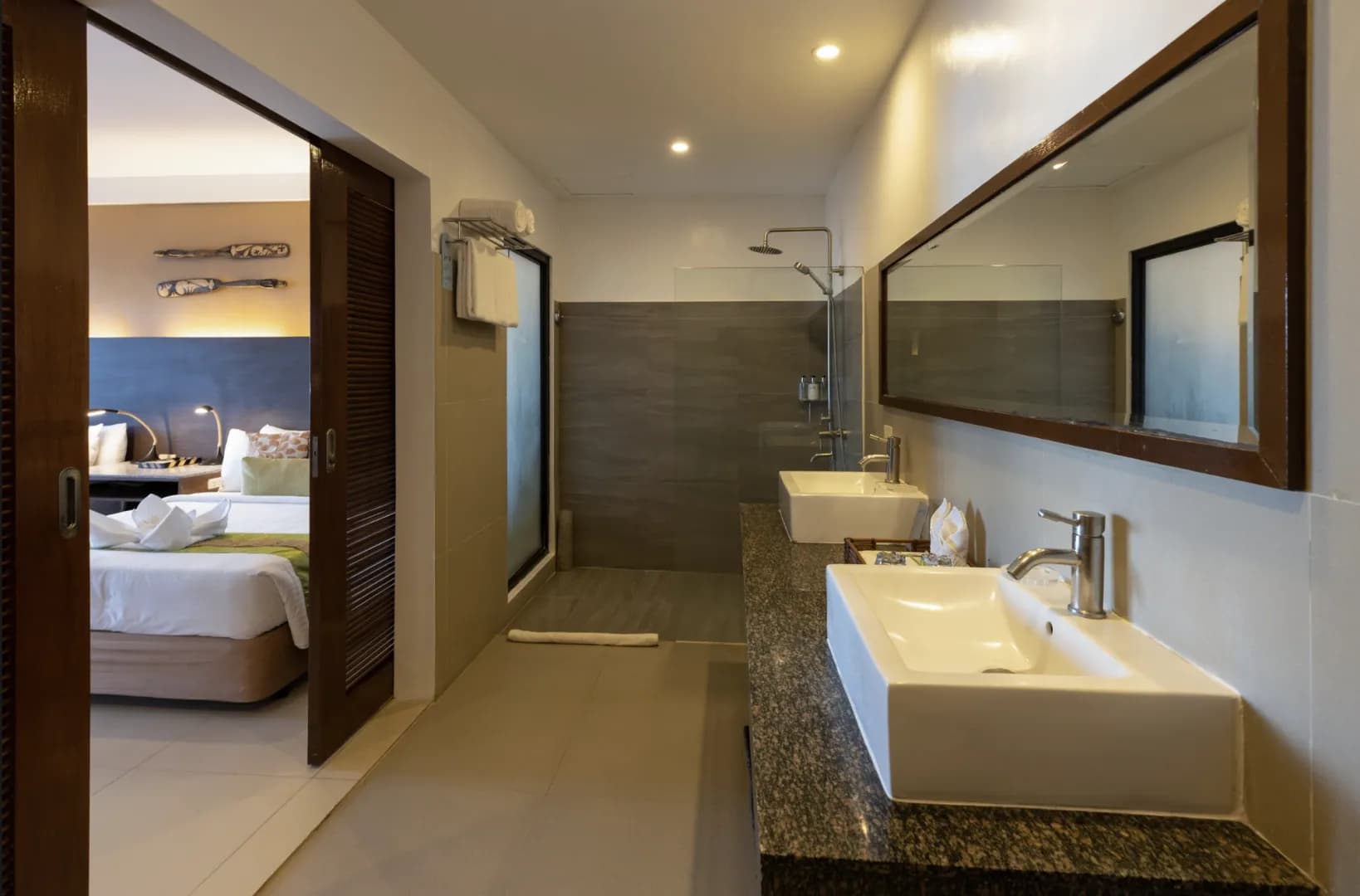 Deluxe Bathroom